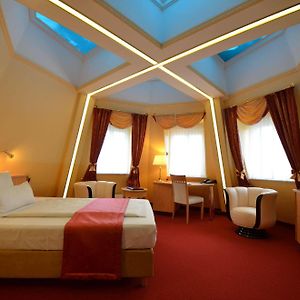 Queen Room Spa Bath
